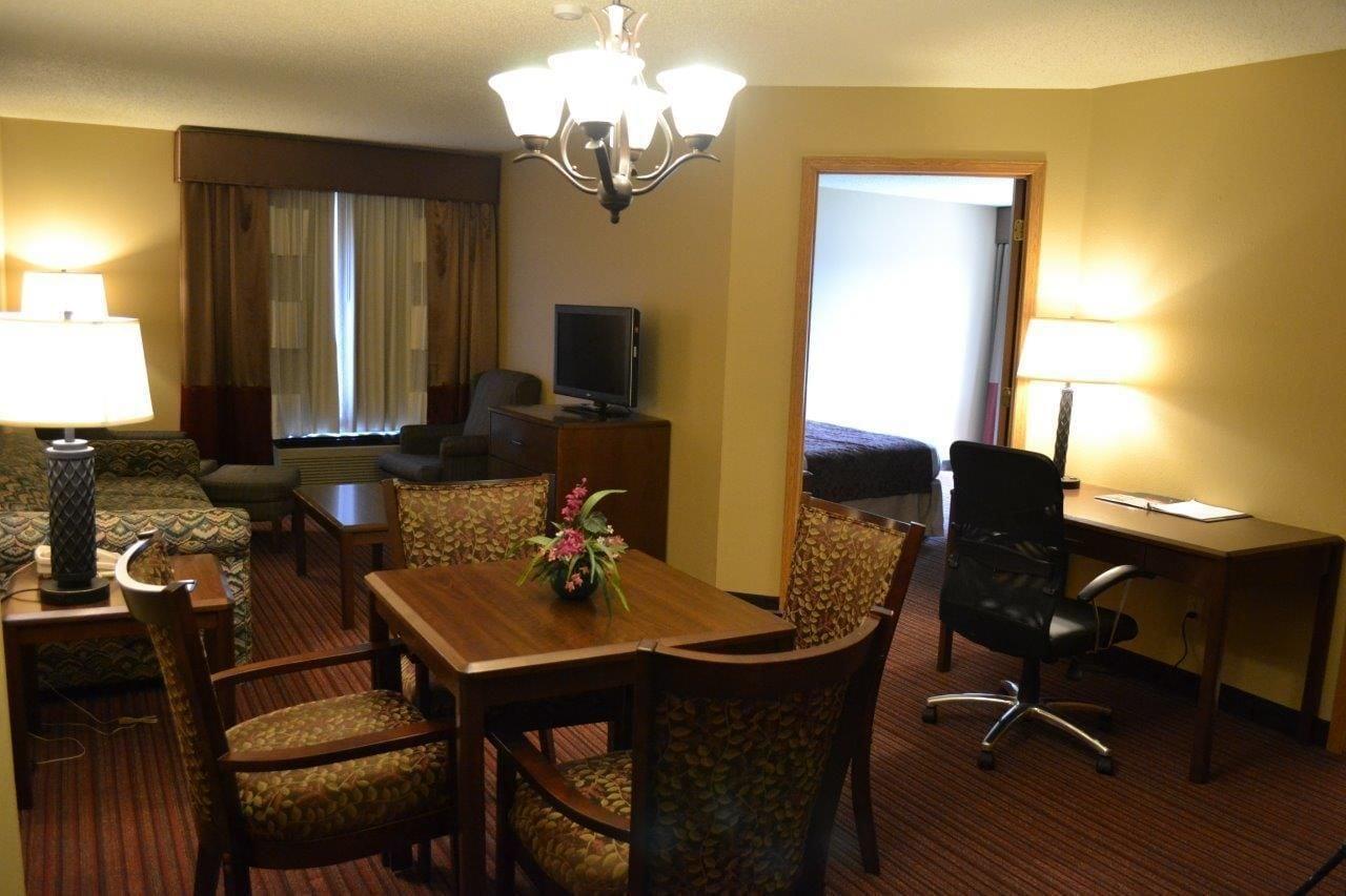 Hotel Baymont By Wyndham Mequon Milwaukee Area Exterior foto