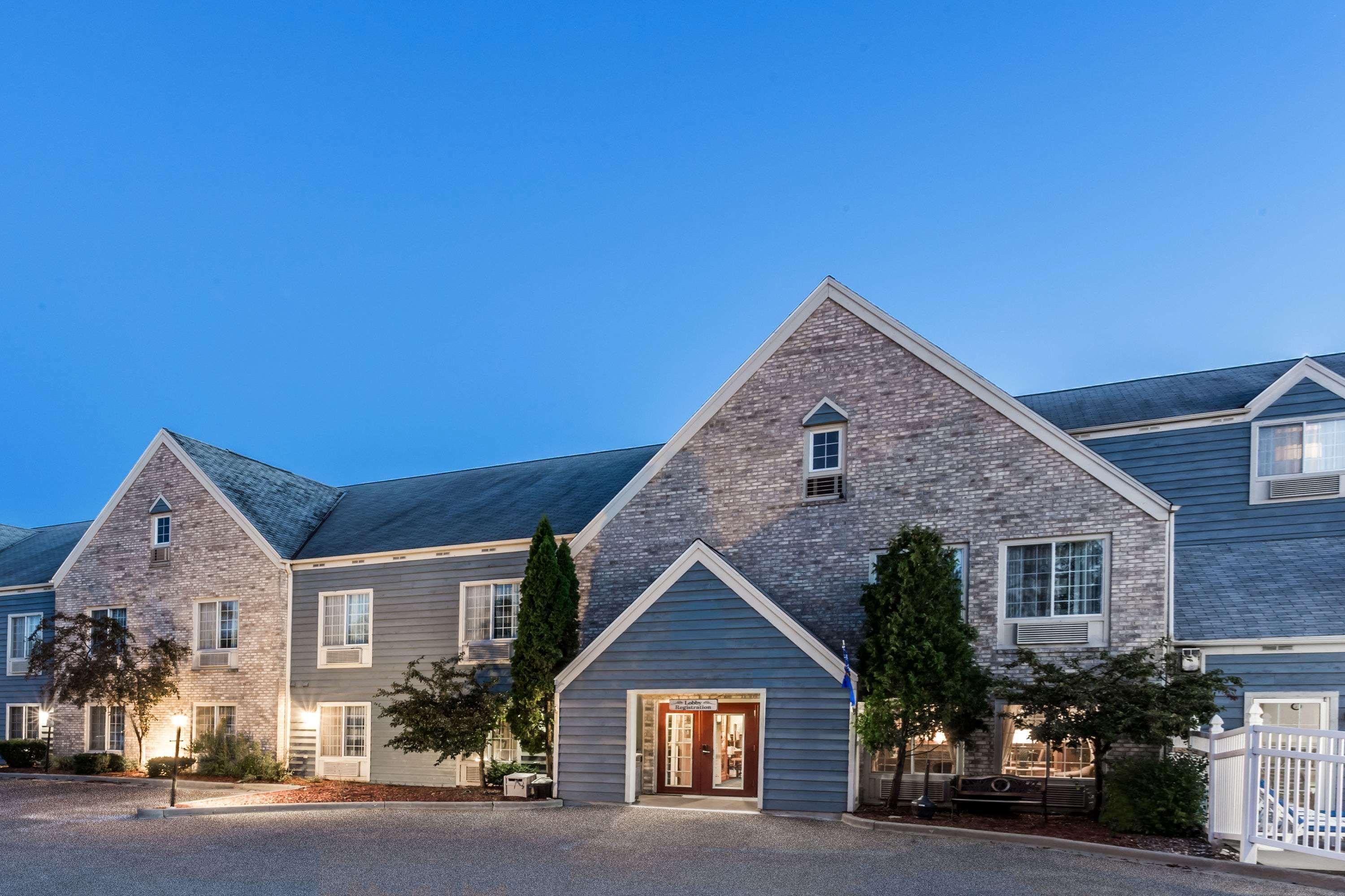 Hotel Baymont By Wyndham Mequon Milwaukee Area Exterior foto