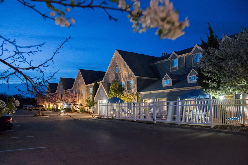 Hotel Baymont By Wyndham Mequon Milwaukee Area Exterior foto